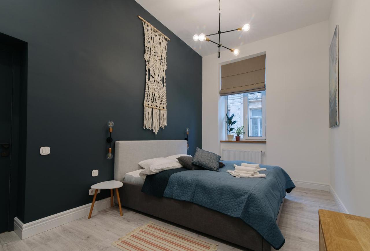 Apartment On Mikhalcuk Lviv Ngoại thất bức ảnh