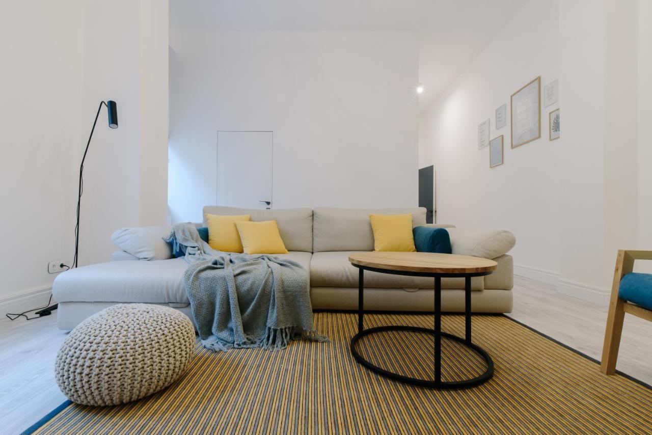 Apartment On Mikhalcuk Lviv Ngoại thất bức ảnh
